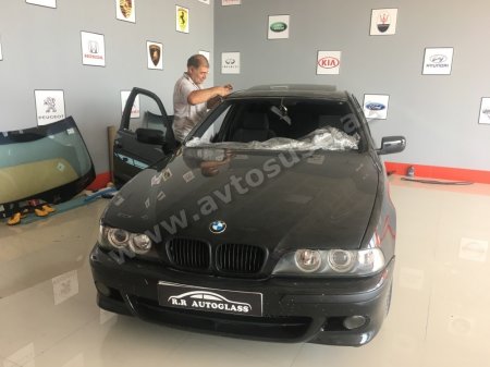 BMW E39 RƏNGLİ ŞÜŞƏ