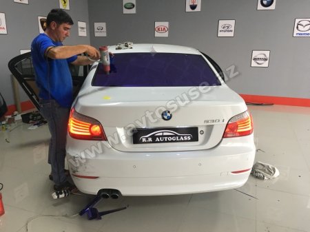 BMW E60 rəngli şüşə