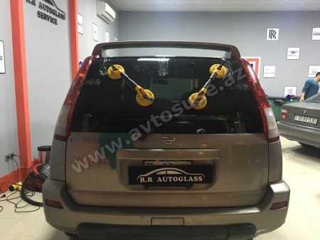 Nissan Xtrail T30 2008 şüşəsi