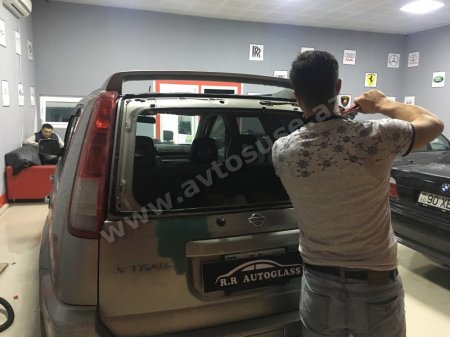 Nissan Xtrail T30 2008 şüşəsi