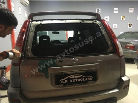 Nissan Xtrail T30 2008 şüşəsi