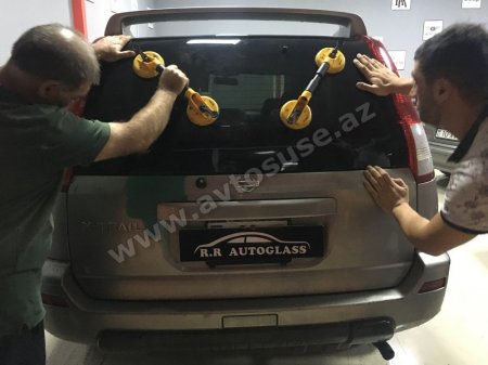 Nissan Xtrail T30 2008 şüşəsi